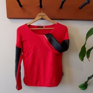 Dex top w/ vegan leather sleeves & zipper detail